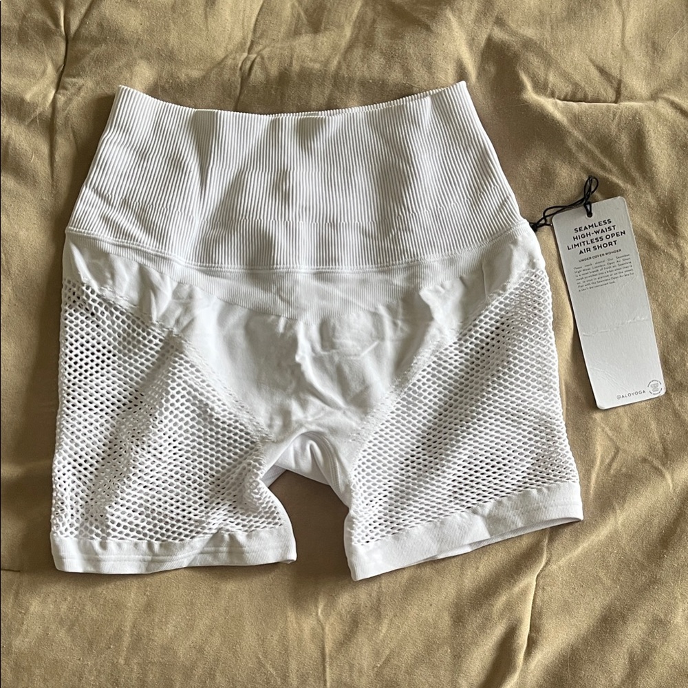 ALO Yoga Seamless High Waist Limitless Open Air Short NWT S